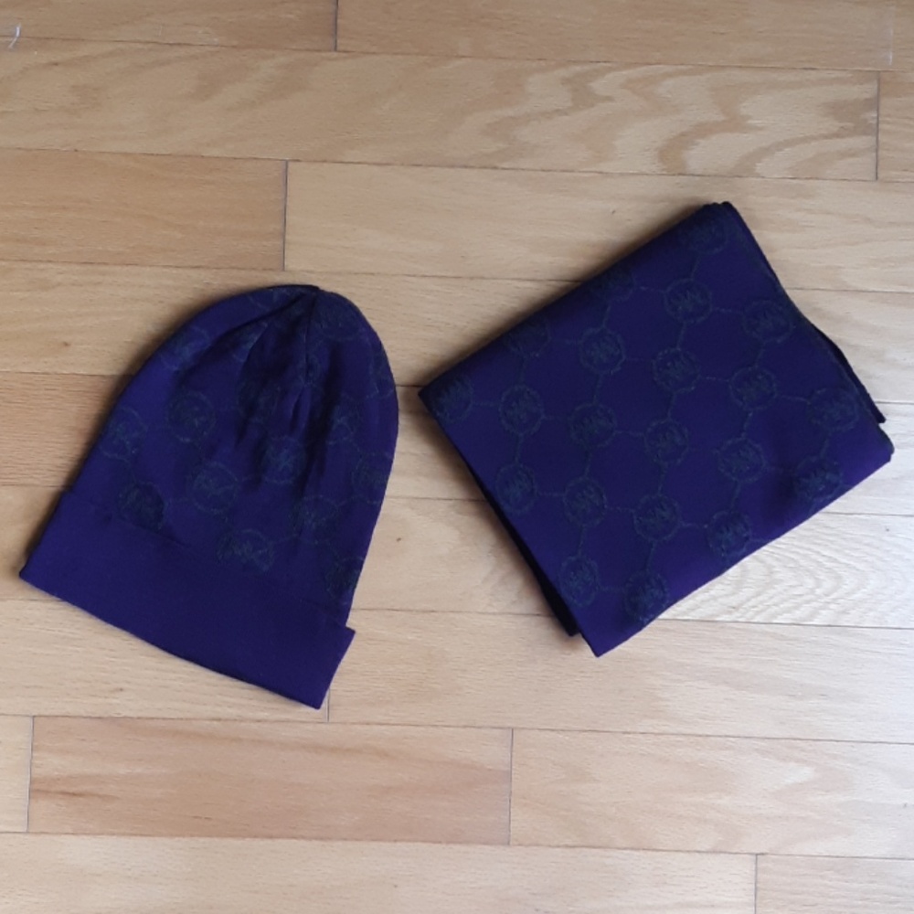 Michael Kors Scarf Set